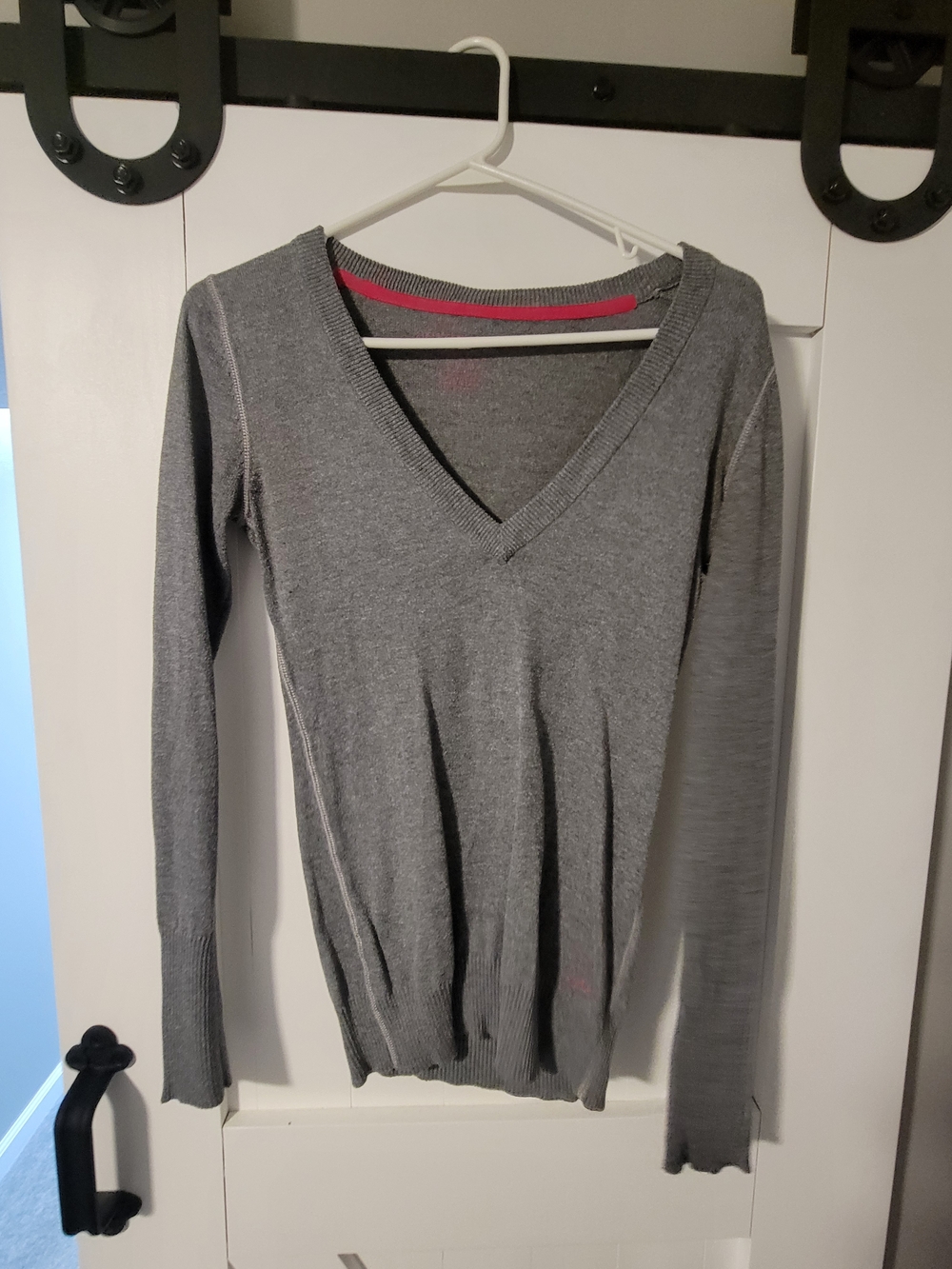 Aeropostale Women's Gray V-Neck Long Sleeve Sweater